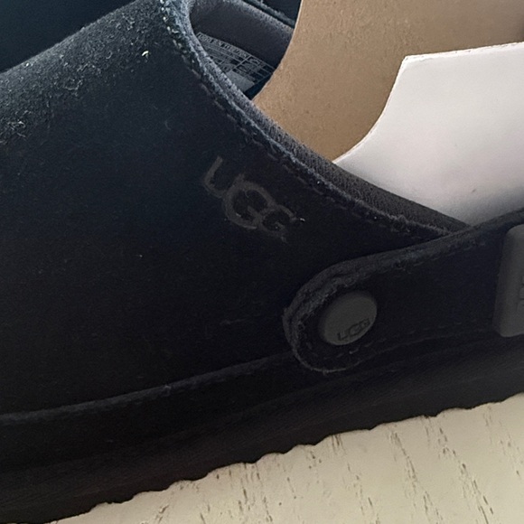 UGG Black Goldenstar clogs size 5 Youth/ 6-6.5 women’s /37 EU hot trend $130 - Picture 9 of 14